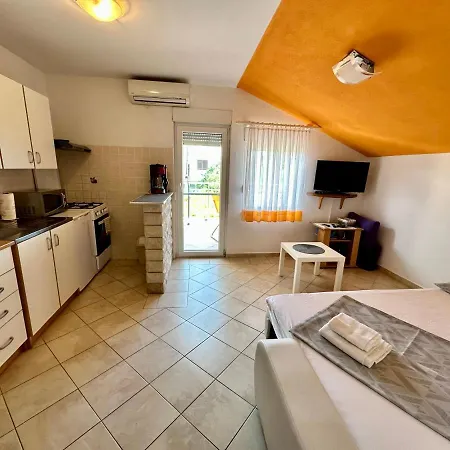 Novoselic Appartamento Vir