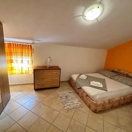 Novoselic Apartman Vir