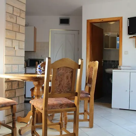 Novoselic Apartmán Vir