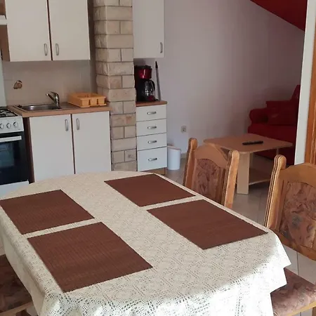 Novoselic Apartman *